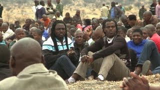 Afrique du Sud le conflit social senlise à la mine de Marikana [upl. by Aimerej]