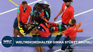 OLYMPIA IN PARIS Schock im 3000MeterFinale  Favorit Girma bleibt nach Sturz regungslos liegen [upl. by Intyre]