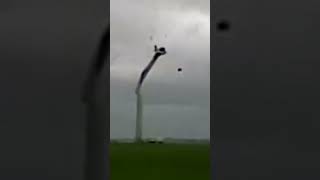 WIND TURBINE VESTAS FAILURE AND FAILURE FIRE TUABIN ĐIỆN GIÓ VESTAS CHÁY VÀ GÃY CÁNH PHÁ HỦY [upl. by Femi]