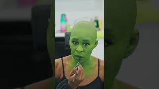 Conoce el proceso de maquillaje de Cynthia Erivo para transformarse en Elphaba Cine Wicked [upl. by Ennaihs]