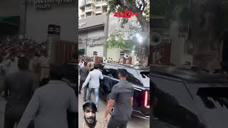 Salman Khan ARRIVED at Baba Siddiquis house with Hevy security [upl. by Zulaledairam]