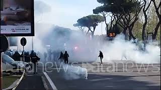 Roma  Lazio gli scontri davanti allo Stadio Olimpico [upl. by Hayse]