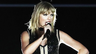 Taylor Swift Super Bowl Performance  I Knew You Were Trouble [upl. by Jaehne]