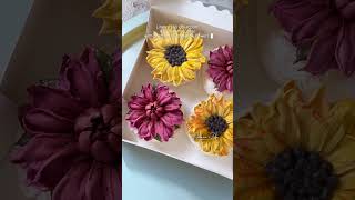 Pavlova mini cakes with Zefir sunflowers and marshmallow dahlia • fall edible flowers [upl. by Worrad]