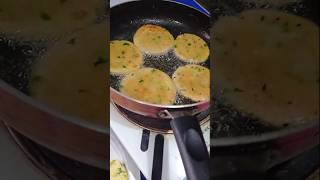 Suji aur aloo ka crisp nashta😋 🙏Video accha lage to Like subscribe kareshortsubscribe [upl. by Ffilc895]