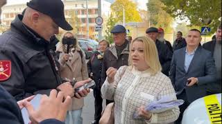 Молдавские силовики забрали колонку у протестующих возле Конституционного суда [upl. by Haughay128]