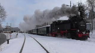 99 17725 der Fichtelbergbahn dampft am 12 Januar 2022 aus dem Bahnhof Cranzahl im Erzgebirge [upl. by Alleoj]