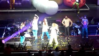 2NE1 I am the Best feat william apldeap Black Eyed Peas  Nokia Center LA 82412 [upl. by Nov552]