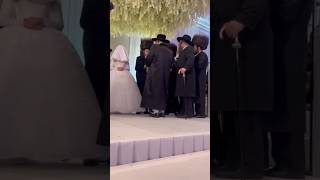 Satmar Rebbe R’ Aaron Being Mesader Kiddushin At The Chuppah Of Yossi Itzkowitz’s Daughter [upl. by Nneb]