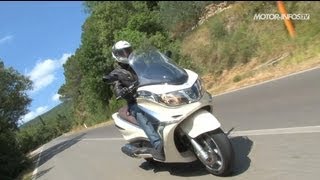 Essai Piaggio X10 500 [upl. by Boor]