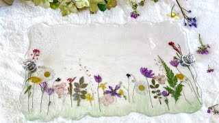 How to Make a Beautiful Flower Resin Tray From a Mold [upl. by Rhyner]