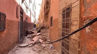 Los habitantes de la destrozada judería de Marrakech obligados a dormir en la calle [upl. by Silvie330]