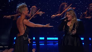 Kelly Clarkson Pnk  Just Give Me a Reason live at iHeartRadio Music Awards 2023 [upl. by Dnilasor]