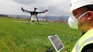 Geliştirdiği sistemle tarlalarda drone ile ilaçlama yapabiliyor [upl. by Anailli]