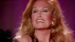 Mourir sur scène 1983  Dalida Officiel [upl. by Arrais]