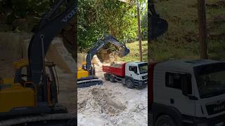 RC BAGGER VOLVO EC160E BEIM BELADEN DES MAN RC TRUCK AN DER BAUSTELLE [upl. by Nnylarat]