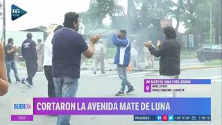 Empleados municipales cortan la avenida Mate de Luna [upl. by Enileuqkcaj]