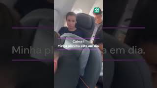 Corredora que estava no avião e está viralizando Nada pertuba uma corredora com a planilha em dia [upl. by Estele]