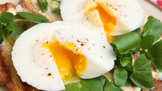 Poaching Eggs  The easiest way to poach eggs with Kitchen Discoverys Egg Poachers [upl. by Petulah]