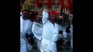 Samurai lead a Portable Shrine down a steep path  Sanno Matsuri of Hiyoshi Taisha Shrine shorts [upl. by Darcy]