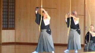 kyudo 弓道 範士特別演武 乙矢 （20101121） [upl. by Annayd503]