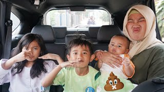 HIKS BAU BAYI AZAM EE DI MOBIL 🥵 saat jemput sekolah  Ali vlog [upl. by Naoj643]