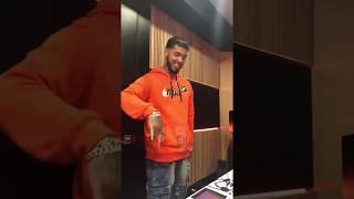 Anuel bailando Celoso en El Estudio [upl. by Leis]