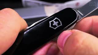 Victorinox Huntsman Swiss Army Knife Functions Close Look at sak 137133 Huntsman [upl. by Art953]