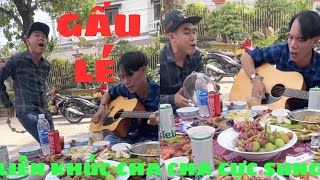 GẤU LÉ LƯỢM GUITAR CHƠI BỨC PHÁ MÙA DICH [upl. by Lorain]