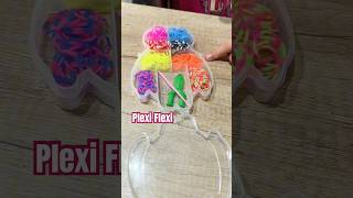 Plexi Flexi Bracelets andriana Η Ανδριάνα φτιάχνει βραχιολάκια πλεκσι φλεκσι andriana alenashort [upl. by Eellac]