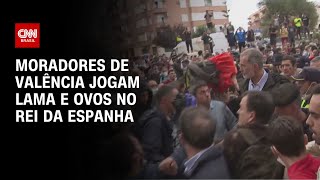 Moradores de Valência jogam lama e ovos no rei da Espanha  AGORA CNN [upl. by Nytsirc642]