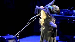 Fleetwood Mac  Songbird  103114  Verizon Center  Washington DC  Halloween story by Stevie [upl. by Wilder365]