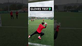 Con questi GUANTI da PORTIERE non te ne SCAPPA UNA🧤😱 iileven goalkeepergloves [upl. by Eves]