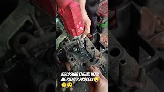 Engine head ki guide me reemar hote hue 😯automobile headmechanic kirloskar enginecomponents [upl. by Gaiser]