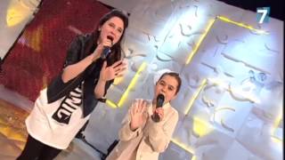 Lodovica Comello y Julia cantan Universo [upl. by Engel]