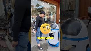 Robot Kızların Ayağına Neden Basıyordu [upl. by Einnaej965]