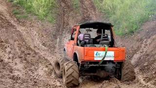 Suzuki Samurai 35 V8 in action [upl. by Valerlan936]