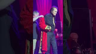 Engelbert and iconic “Red Bathrobe” as show concludes legend engelberthumperdinck worldtour [upl. by Neitsirhc]