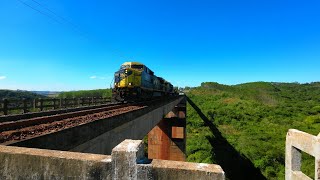 TREM CARGUEIRO PASSANDO NO VIADUTO  FERROVIA DO AÇO [upl. by Htebazil]