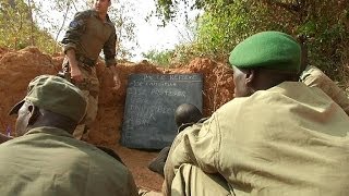 Au Mali dans un centre de formation pour les soldats  1101 [upl. by Tallou]