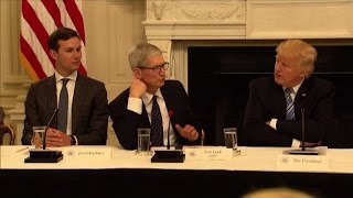 Da Bezos a Tim Cook i colossi della Silicon Valley da Trump [upl. by Ltsyrk]