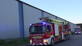 Seltene Einsatzfahrzeuge auf Alarmfahrt zum Großbrand in Duisburger Hafen am 23 052014 [upl. by Anilak]