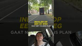 Inhalen op een 50 weg 🚗 rijbewijs rijles car drivinglessons [upl. by Ttenrag]