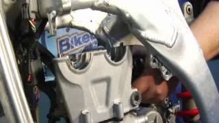 HowTo Dirt Bike 4 Stroke Top End Rebuild at BikeBanditcom [upl. by Suk]