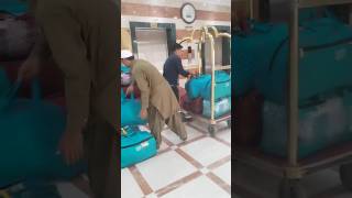 Loading Luggage 1 shorts ilayangudi mannadi melur umrah2024 madinah umrah2024 burka [upl. by Sylvester]