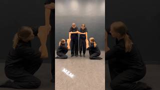 Danse Synchronisée en Harmonie – Un Tableau Vivant Unique [upl. by Natek]