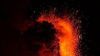 Etna fuoco dal cratere sudest preoccupazione a Zafferana Etnea [upl. by Aver]