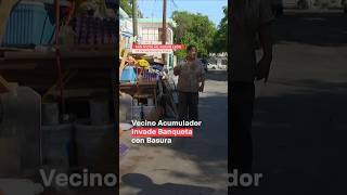 Vecino acumulador invade banqueta y calle con basura y desechos  N Shorts [upl. by Ahsiat]