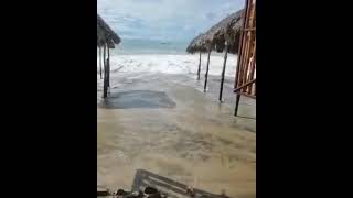 Videos se sale el Mar en Playa Santa Clara y Farallón en Panamá [upl. by Yelhsa]