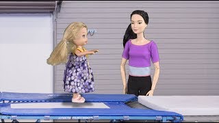 Barbie  Gimnasia Para Las Gemelas  Ep124 [upl. by Ivy]